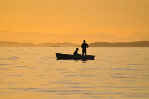 couple bateau lac